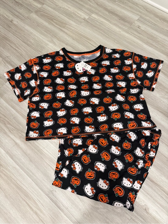 Hello Kitty Other - Hello Kitty XL Black & Orange Halloween Jack O Lantern Pajama Set for Women